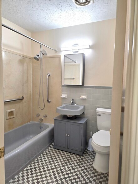 Bathroom - 651 Ynestra Dr