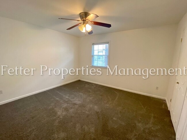 Building Photo - Townhouse Condo w/Pool Access!