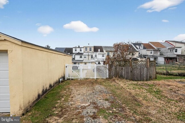 Building Photo - 354 E 6th Ave