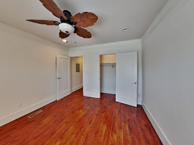 Building Photo - Gaskill Gem 4/2 with Studio ADU Included