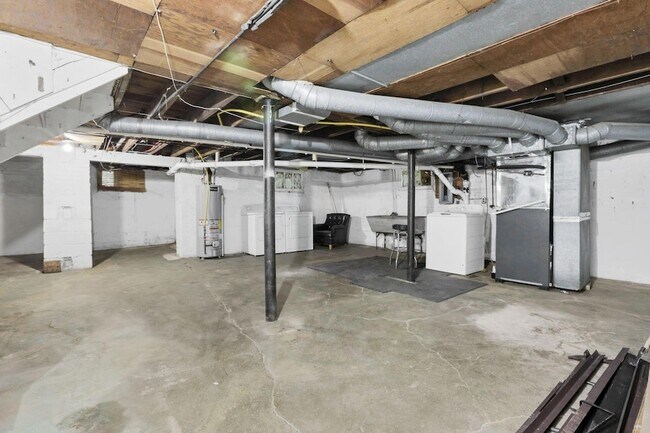 Building Photo - 2365 Stelzer Rd