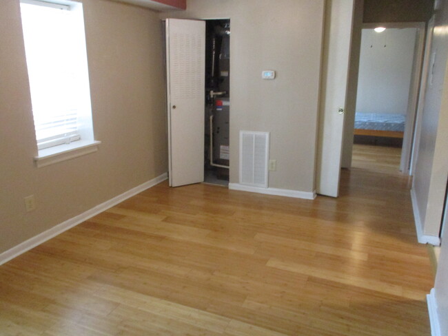 Building Photo - 545 Burgoyne Rd