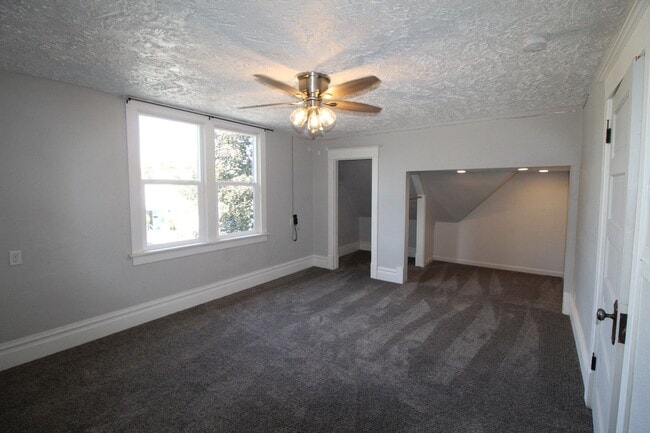 Building Photo - 1306 E Montgomery Ave