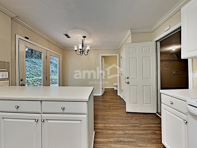 Building Photo - 1405 Randall Park Dr