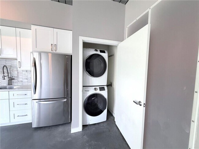 Building Photo - 620 Glen Iris Dr NE