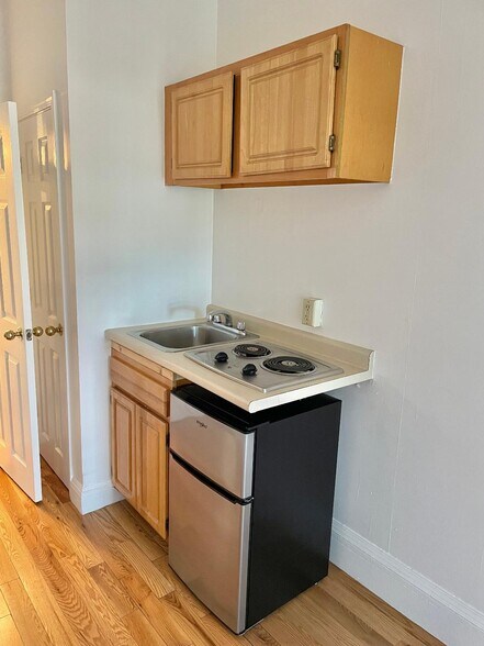 Building Photo - 1079 Beacon St