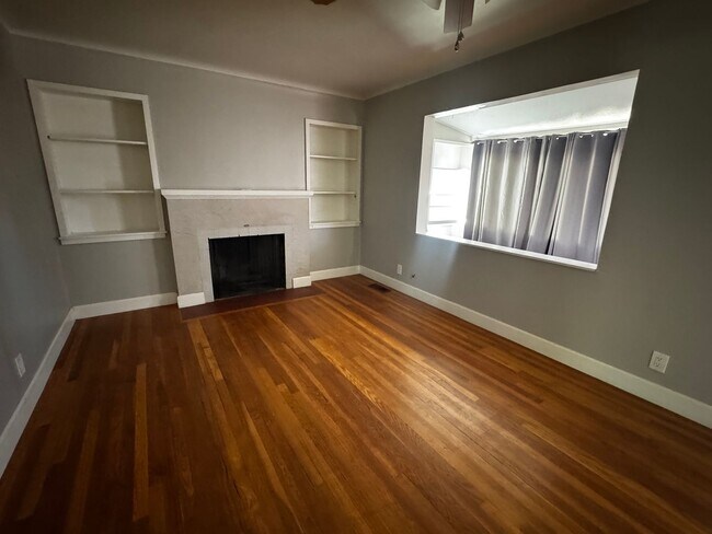 Building Photo - Home near UNM.