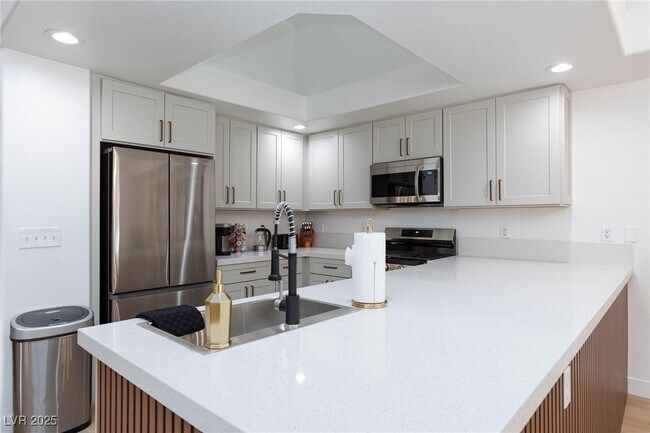 Building Photo - 9762 Silver Dusk Ct