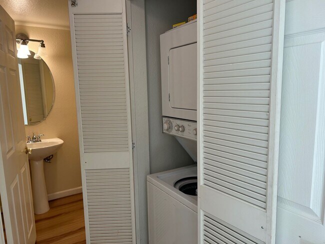 Building Photo - 5200 Premiere Hls Dr