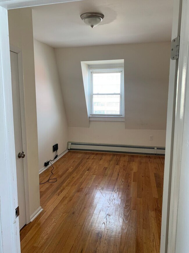 Building Photo - 86 Clinton Ave