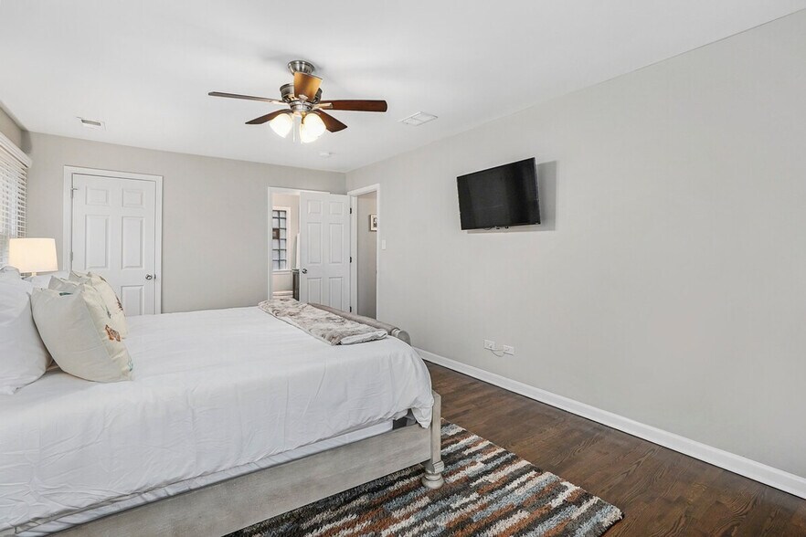 Building Photo - 18830 Hamlin Ave