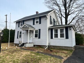 Building Photo - Charming Single Family Home in South Hadley!