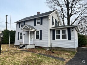 Building Photo - Charming Single Family Home in South Hadley!