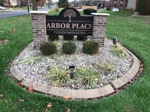 Building Photo - Beautiful First Floor Condo