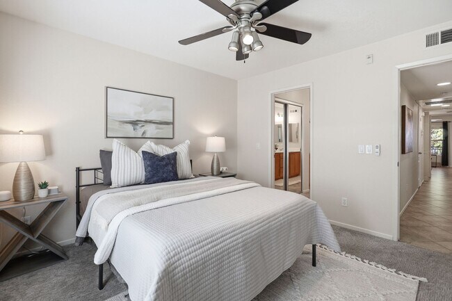Building Photo - Point Loma, "The Bay" 2 bed 2 Bath Townhome now available! Amazing amenities, don't miss out