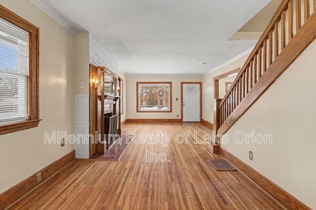 Building Photo - 52 E Iroquois Rd