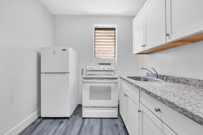 Building Photo - 1554 SW 5th St