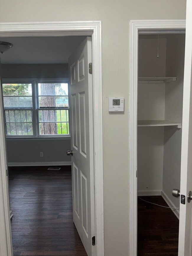 Building Photo - 661 Coleman Ln