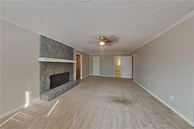 Building Photo - 121 Chantilly Ln