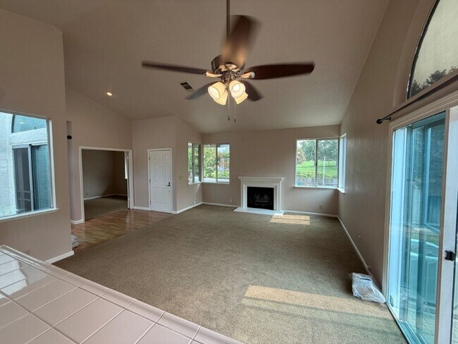 Building Photo - 900 Bluewater Dr