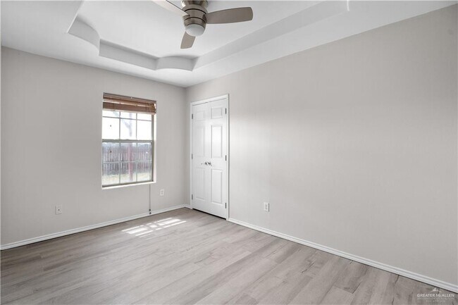 Building Photo - 19 Res Dr