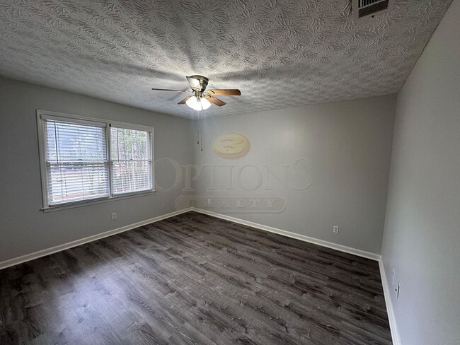 Building Photo - 4BR/3BA on Large Private Wooded Lot- Woodstock