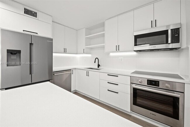 Building Photo - 8107 SW 72nd Ave