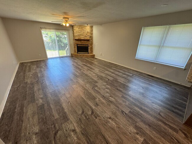 Building Photo - BEAUTIFUL PATIO  HOME IN NIXA