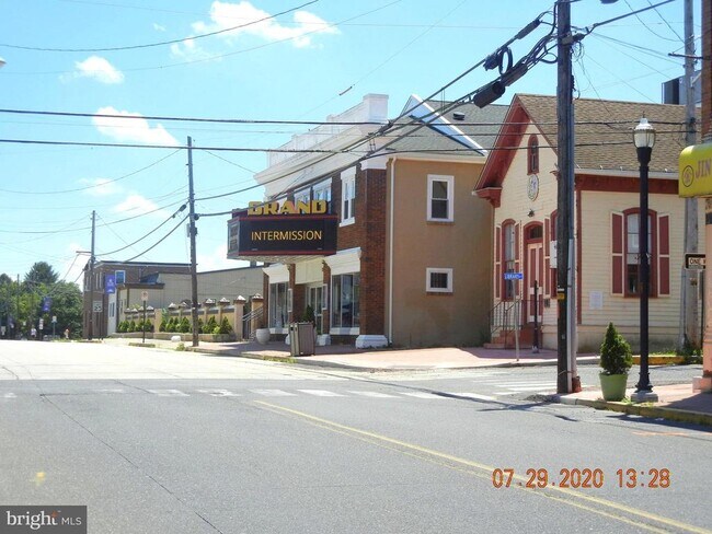 Building Photo - 377 S Main St