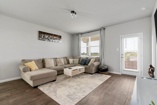 Building Photo - 212 Apache Plum Dr