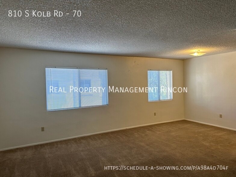 Building Photo - 810 S Kolb Rd