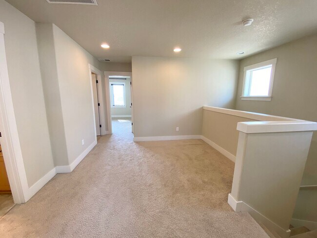 Building Photo - Bethany Creek 3 Bedroom Home!