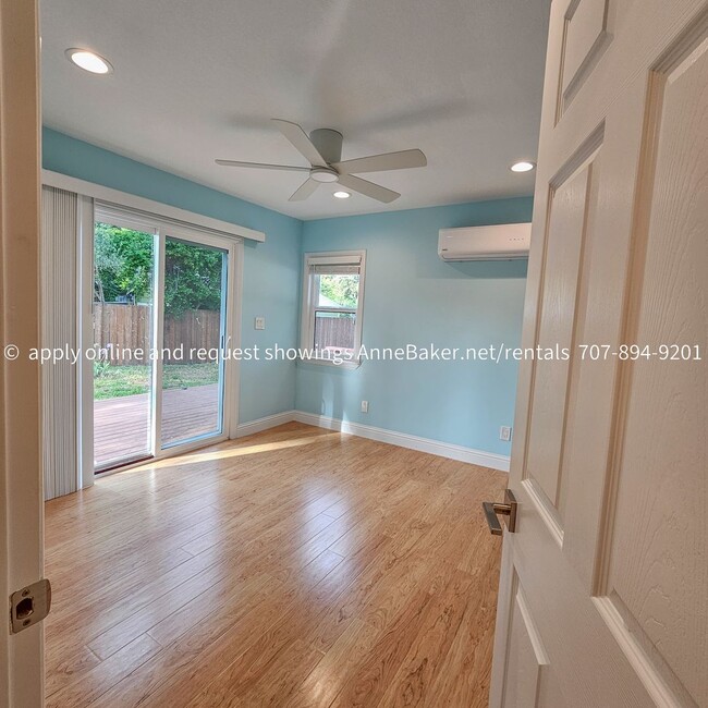 Building Photo - Downtown home on Corner Lot Available Now