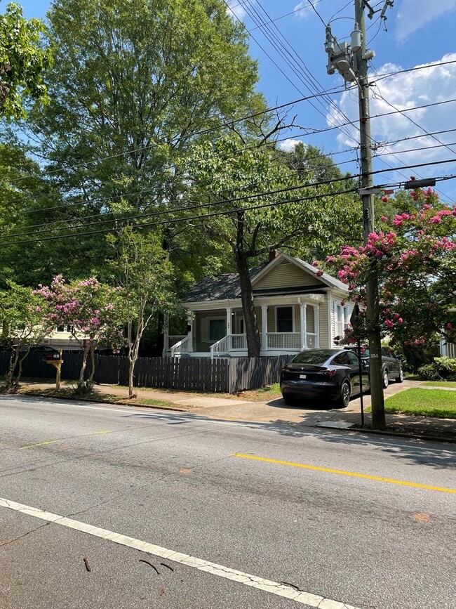 Building Photo - AMAZING 3br/2ba NEW RENOVATION IN ATLANTA!...