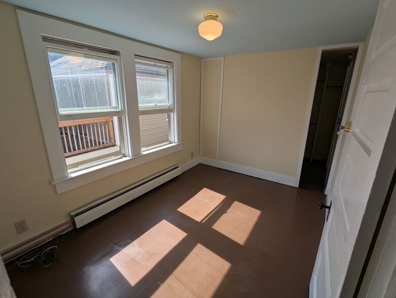Building Photo - 107 Hawley St