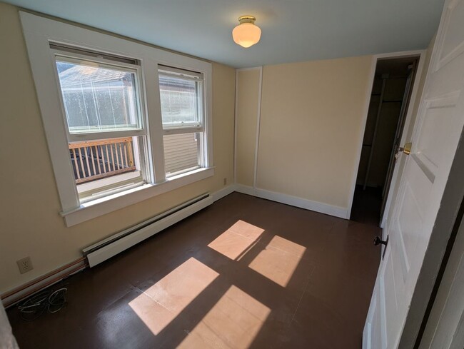 Building Photo - 107 Hawley St