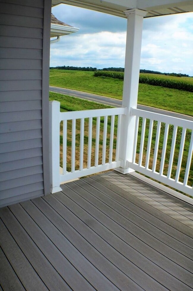 Building Photo - $1,675 | 3 Bedroom, 3 Bathroom TOWN HOME | PET Friendly* | Sublease* | Available for April 22nd, ...