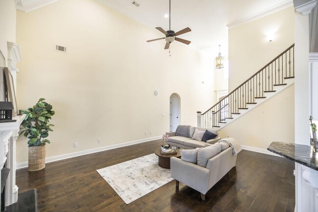 Building Photo - 201 Running Creek Dr