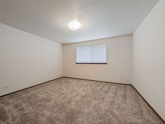 Building Photo - 9114 44th Dr NE