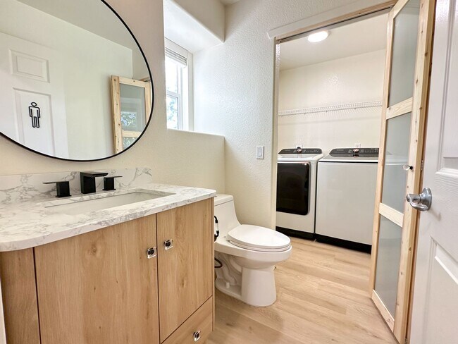 Building Photo - Beautifully Updated Townhome Near DIA