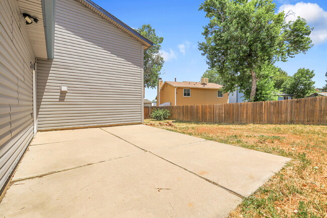 Building Photo - $2,720.95 - 4 bed, 2 bath, located in Aurora with attached Garage and In Unit Washer and Dryer!