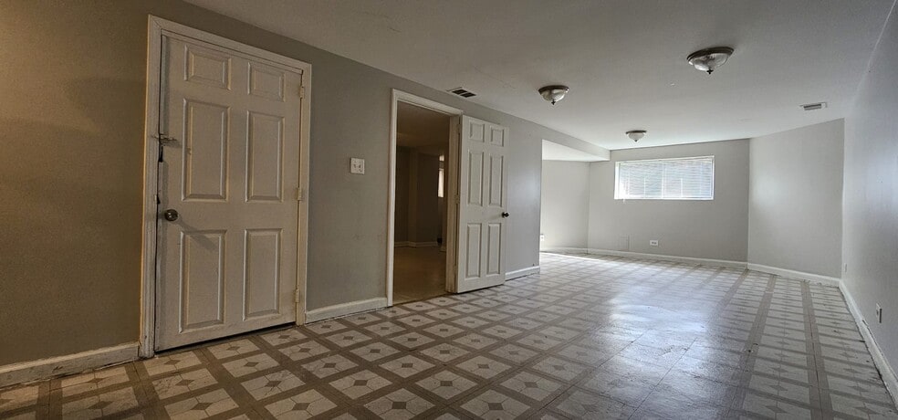 Building Photo - 2308 N Meade Ave