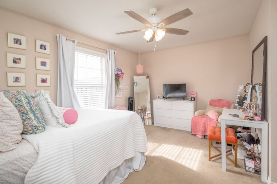 Building Photo - 1093 Saint Andrews Ln