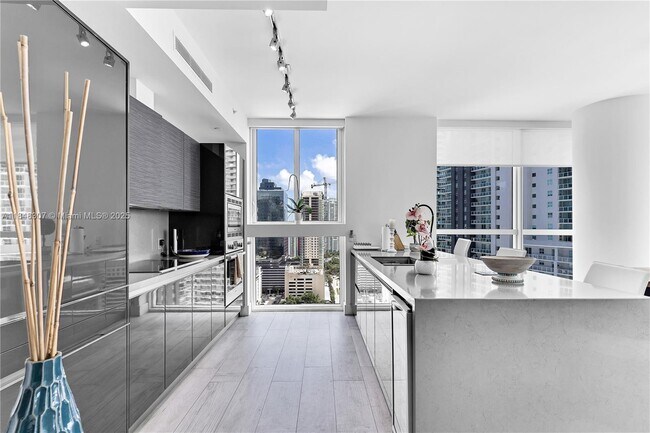Building Photo - 1080 Brickell Ave