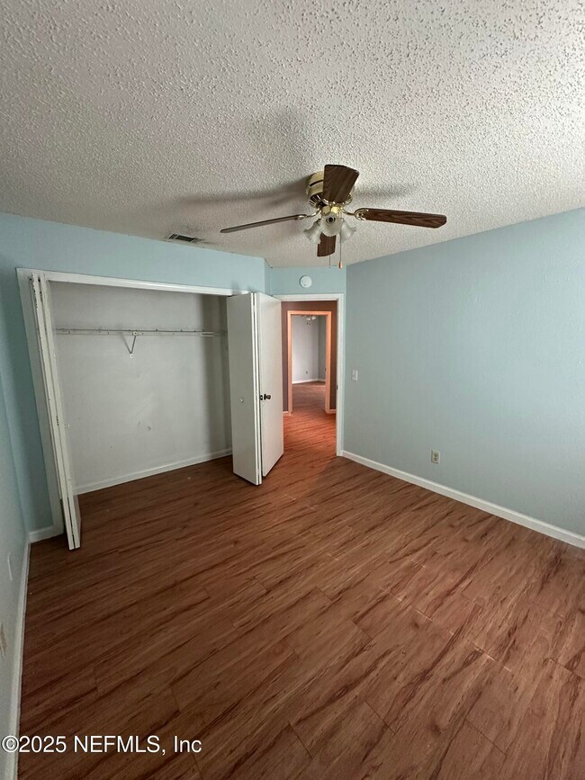 Building Photo - 1855 Alberta Ct N