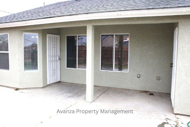 Building Photo - Home for Rent 5428 W. Saginaw Ave Fresno, CA 93722 Description 4 Bedroom/2 Bath Home in Fresno (D...