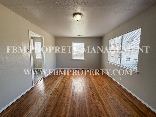 Building Photo - 410 N Flat St