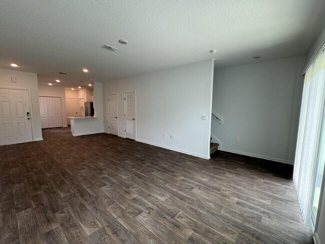 Building Photo - AVAILABLE FOR RENT - Townhome in Baymeadows, 3/2.5