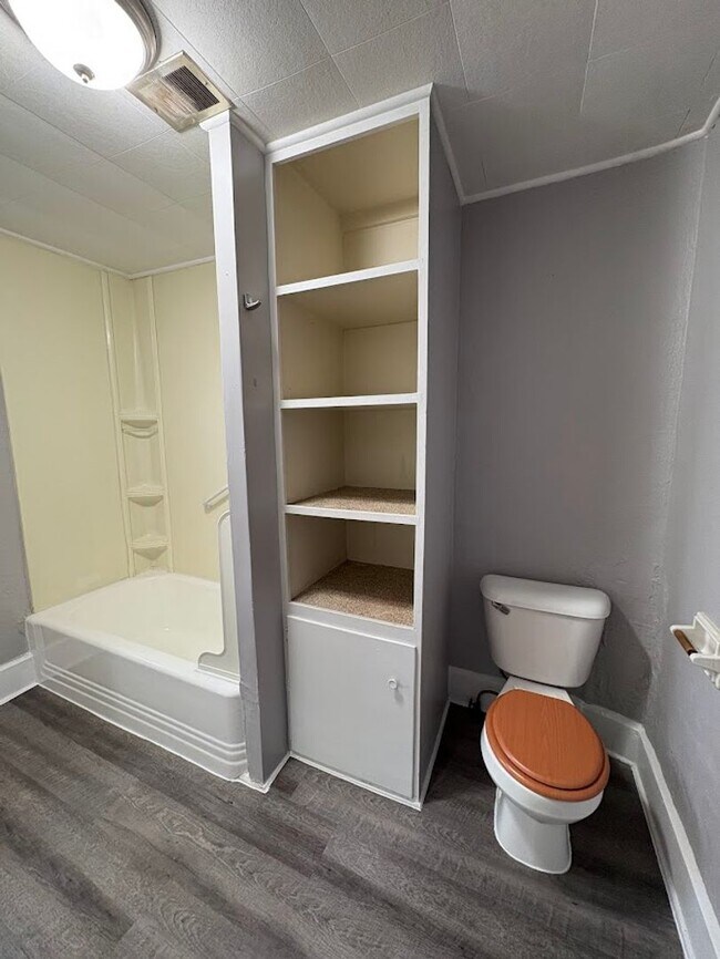 Building Photo - 1411 Spring Ave NE