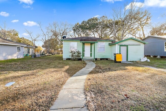 Building Photo - 506 Trinity St